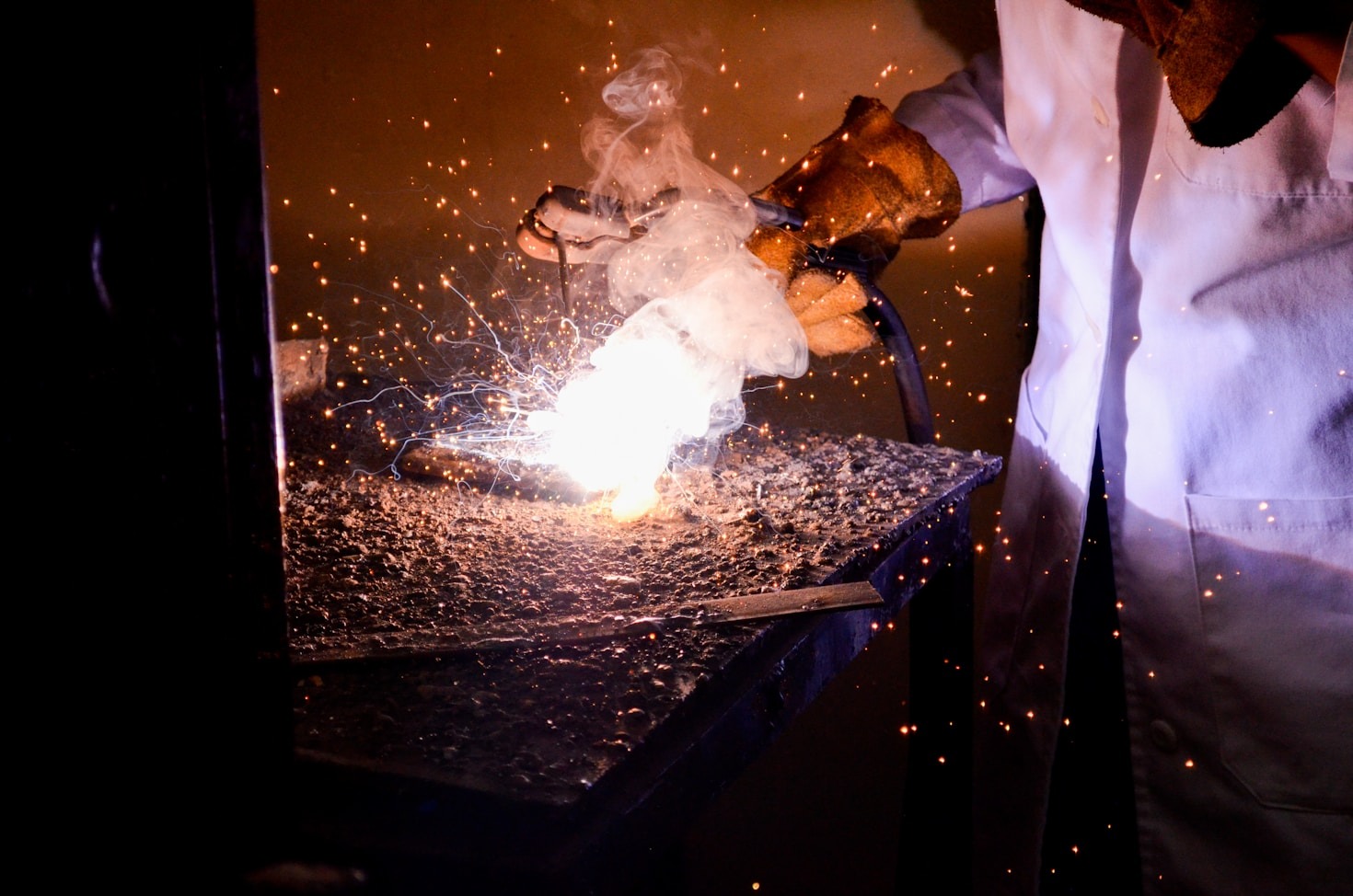 Techniki cięcia metali – co warto wiedzieć?